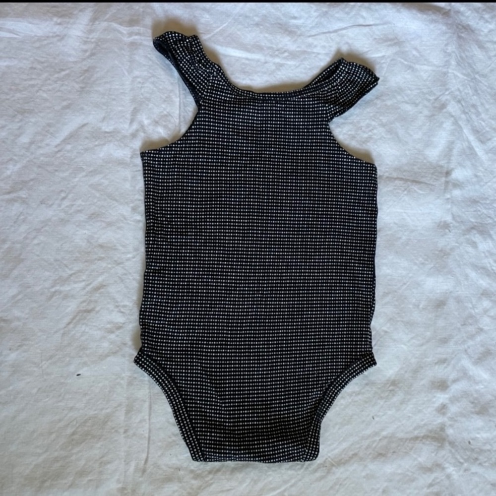 Kids bundles 6/$12— 18mo baby body suit - Picture 2 of 3